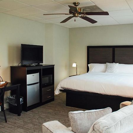 Country Squire Inn And Suites New Holland Esterno foto