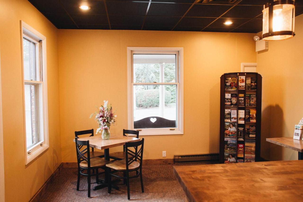 Country Squire Inn And Suites New Holland Esterno foto