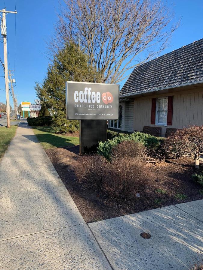 Country Squire Inn And Suites New Holland Esterno foto