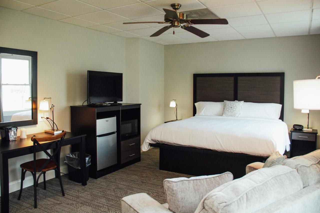 Country Squire Inn And Suites New Holland Esterno foto