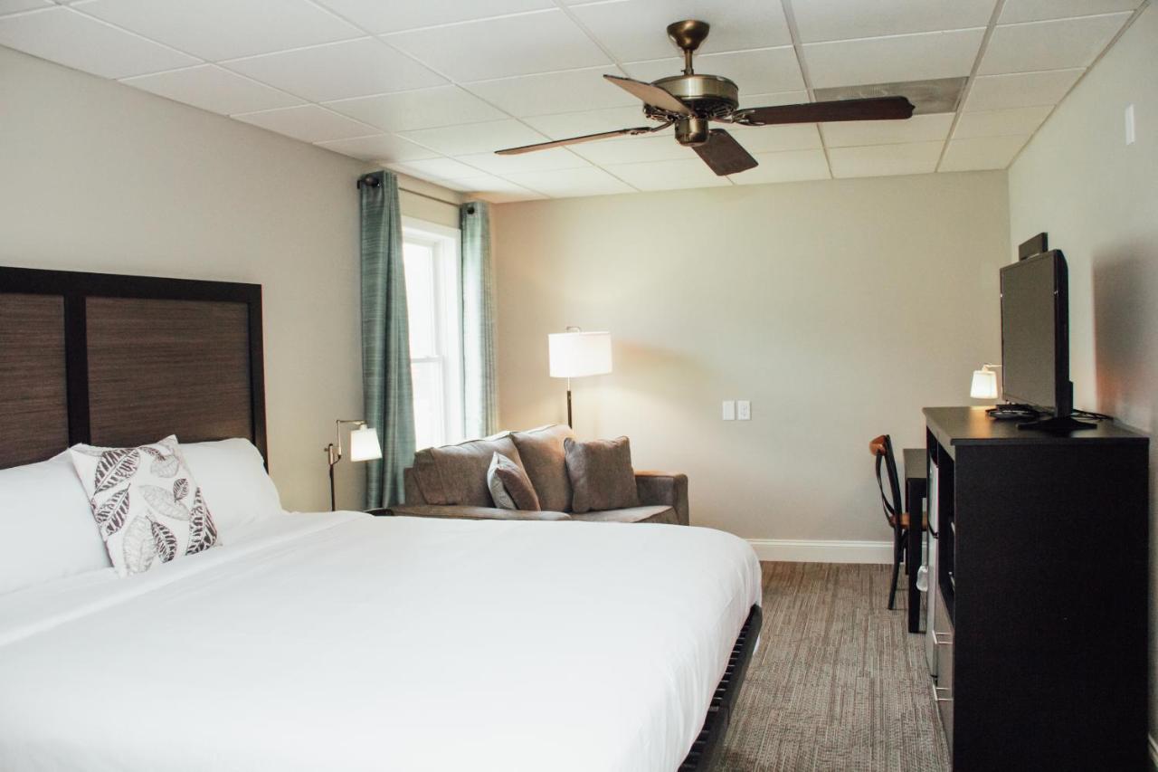 Country Squire Inn And Suites New Holland Esterno foto