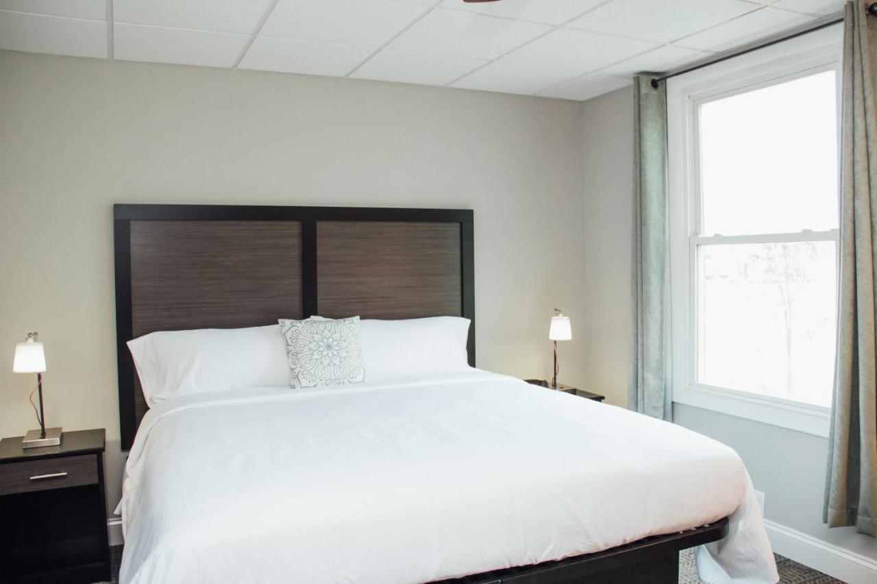 Country Squire Inn And Suites New Holland Esterno foto