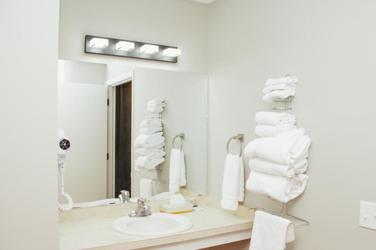 Country Squire Inn And Suites New Holland Esterno foto