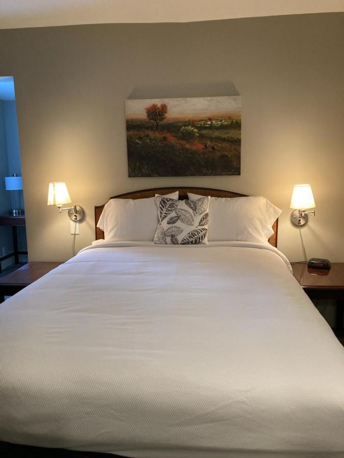 Country Squire Inn And Suites New Holland Esterno foto