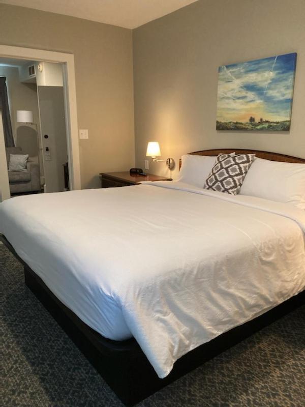 Country Squire Inn And Suites New Holland Esterno foto