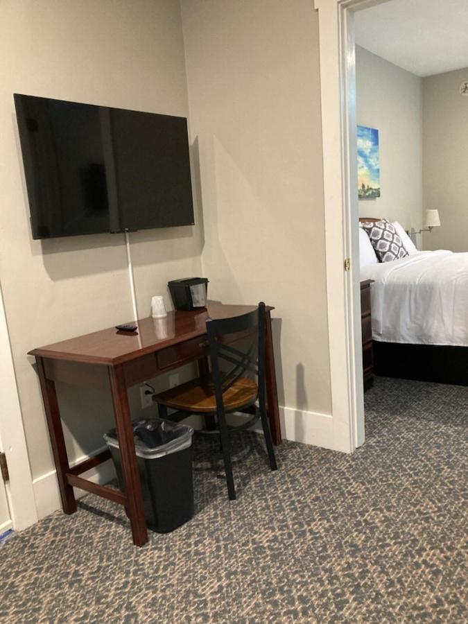Country Squire Inn And Suites New Holland Esterno foto
