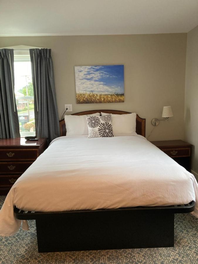 Country Squire Inn And Suites New Holland Esterno foto