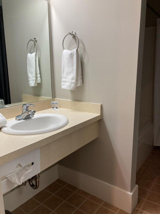 Country Squire Inn And Suites New Holland Esterno foto