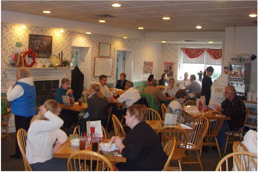 Country Squire Inn And Suites New Holland Esterno foto