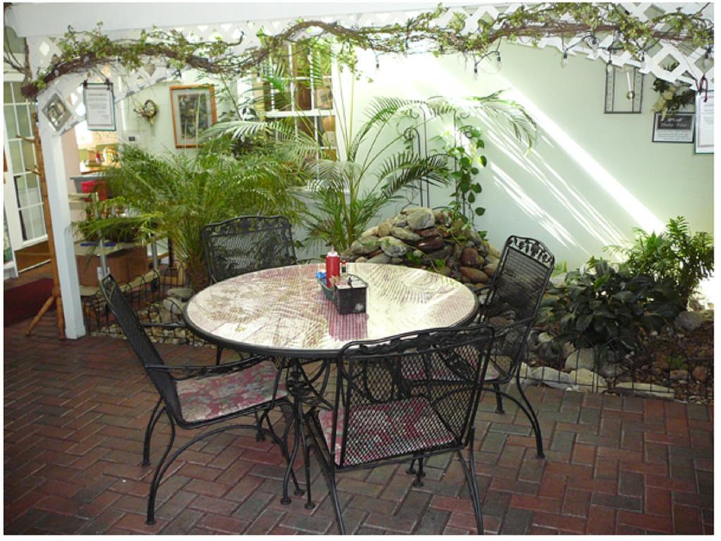 Country Squire Inn And Suites New Holland Esterno foto