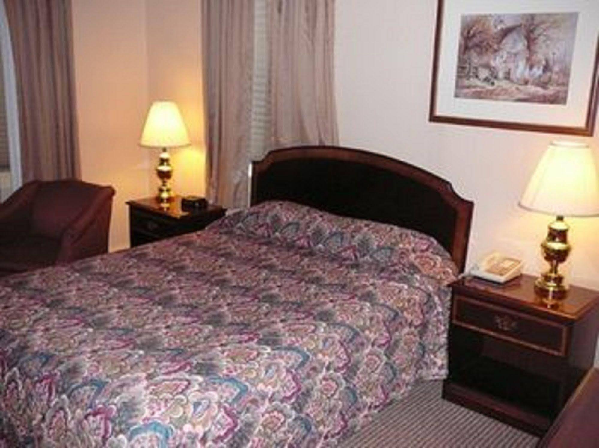 Country Squire Inn And Suites New Holland Esterno foto