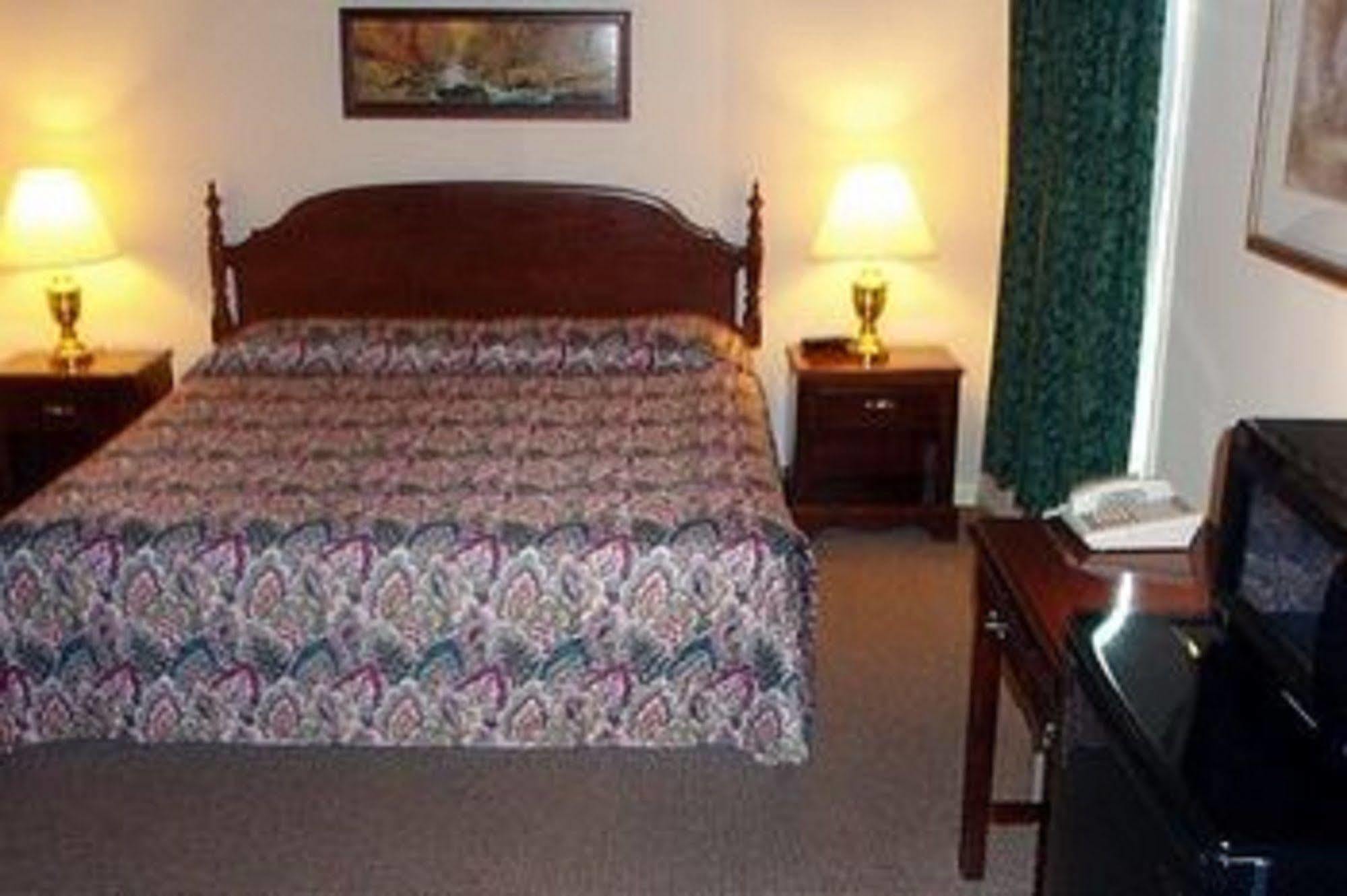 Country Squire Inn And Suites New Holland Esterno foto