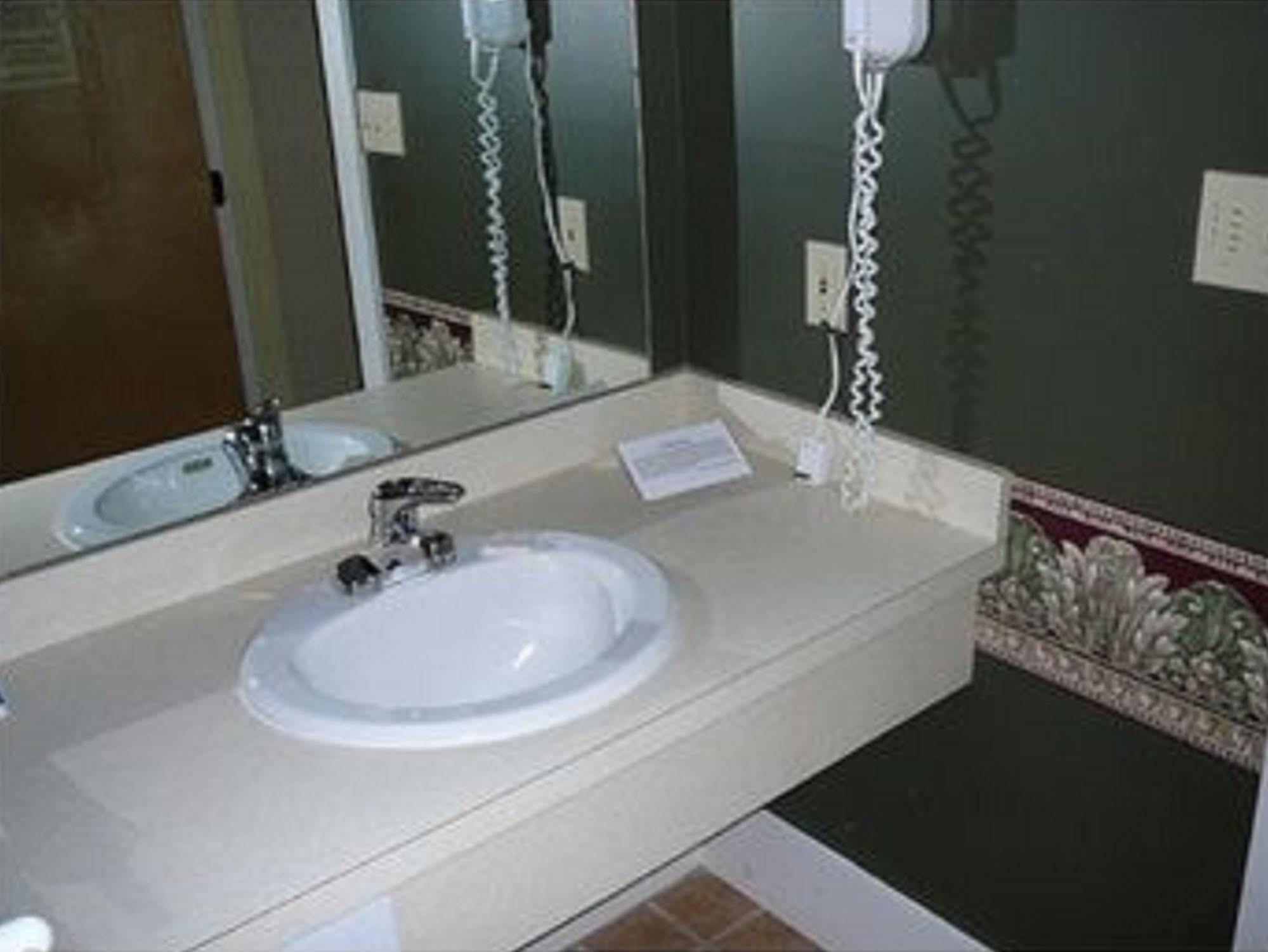 Country Squire Inn And Suites New Holland Esterno foto