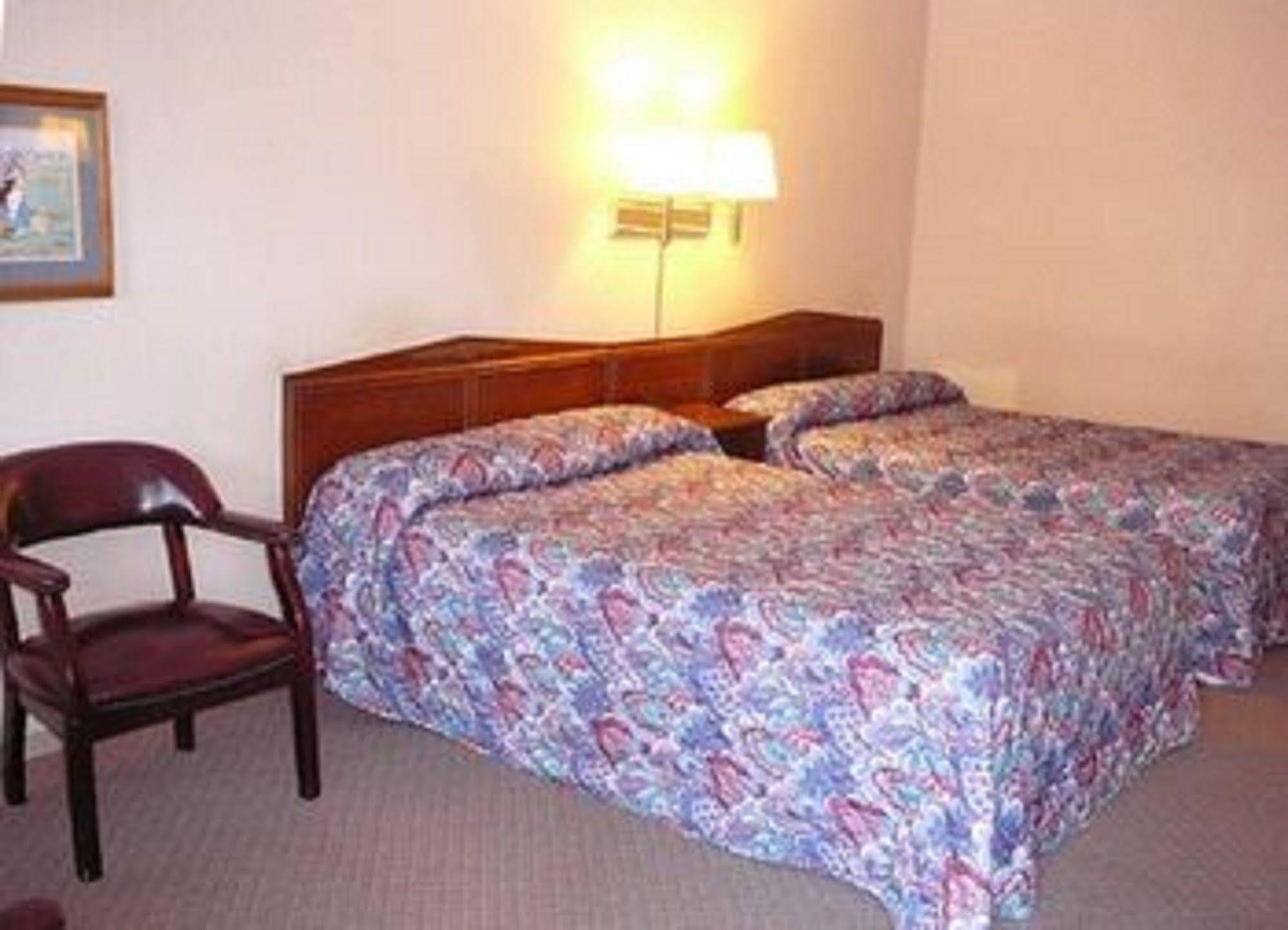 Country Squire Inn And Suites New Holland Esterno foto